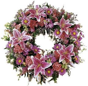 The FTD Loving Remembrance Wreath